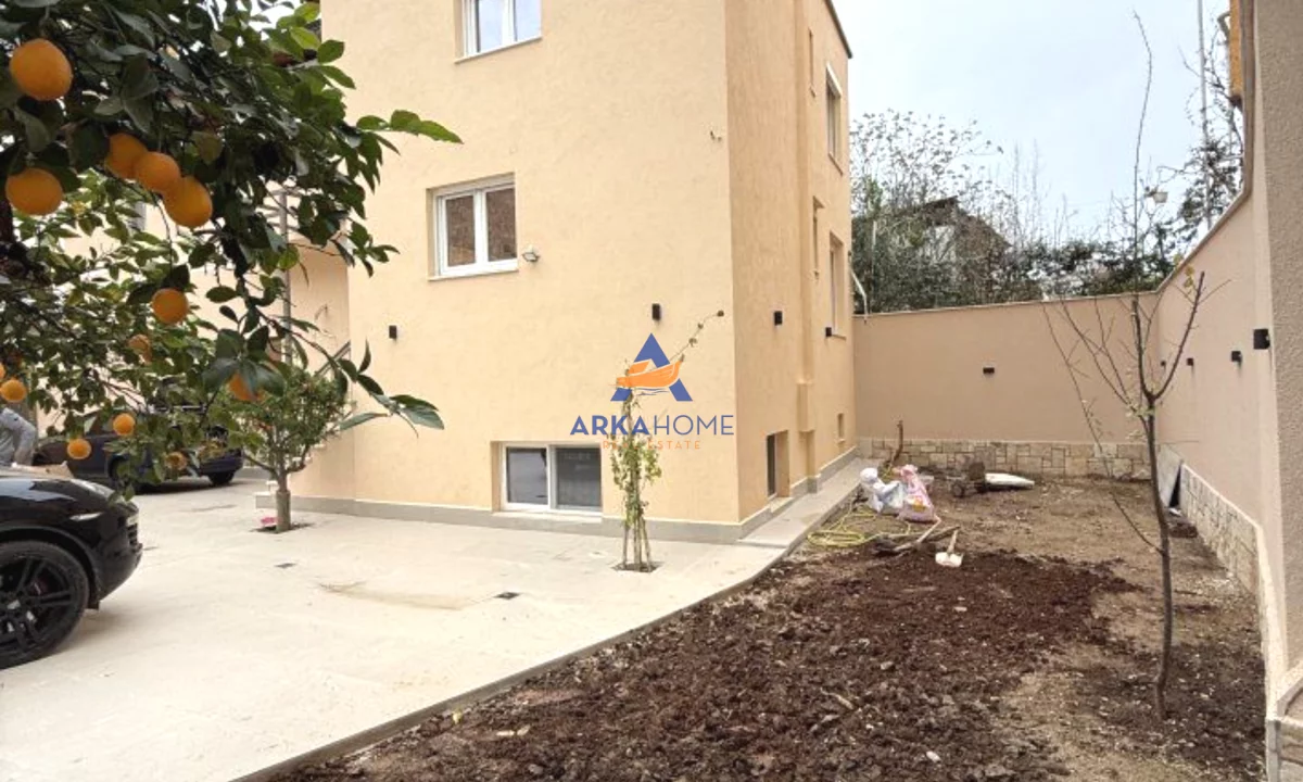 JEPET ME QIRA AMBJENT BIZNESI (VILE 2-KATESHE) 135 M2 "RRUGA NAIM FRASHERI" 2000 EURO