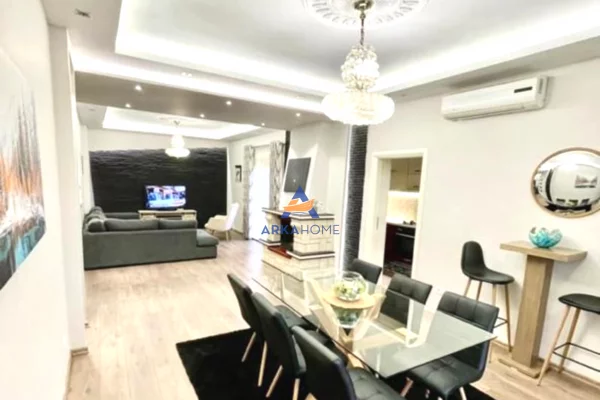 Appartamento in vendita a Tirana 7+1, Arredato