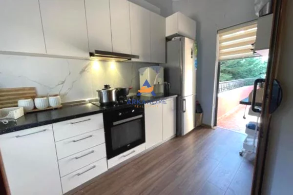 Appartamento in vendita a Tirana 7+1, Arredato