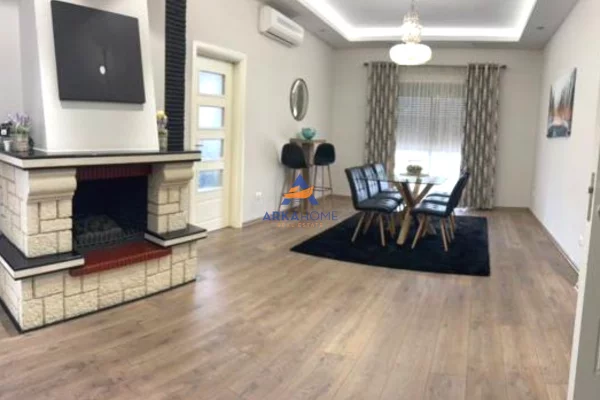 Appartamento in vendita a Tirana 7+1, Arredato