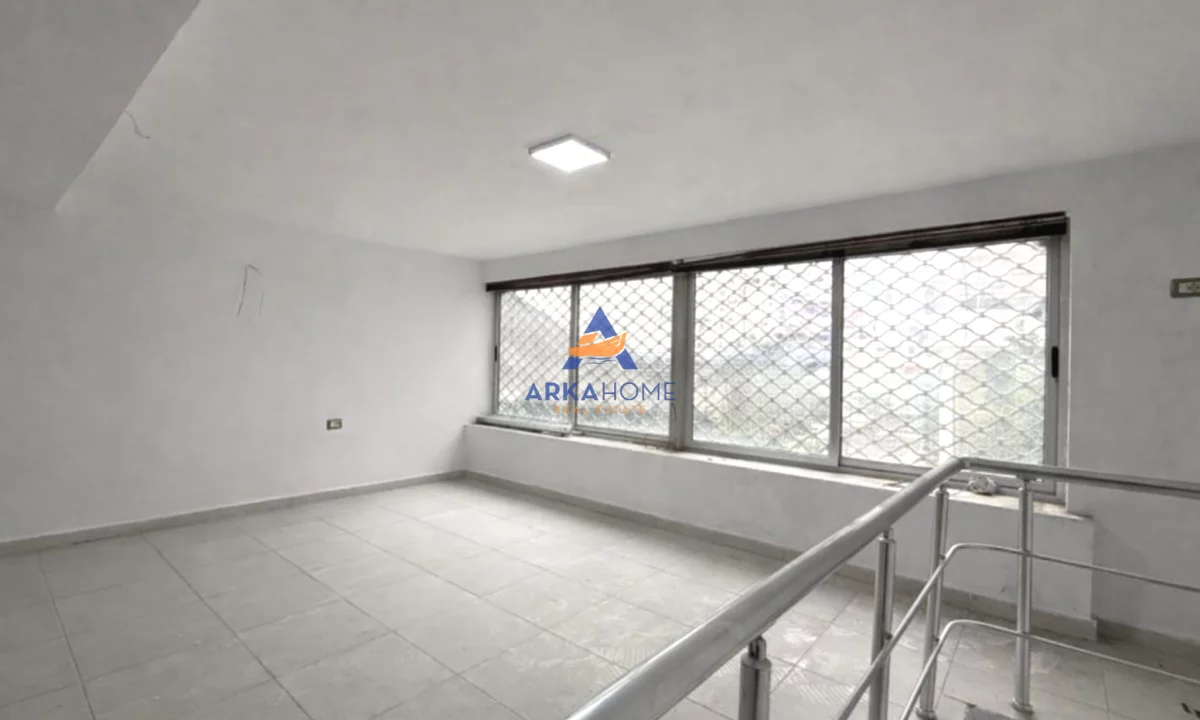  NJESI KOMERCIALE PER SHITJE 100M2 "TEK MISTO MAME" TE DYJA 160.000 EURO