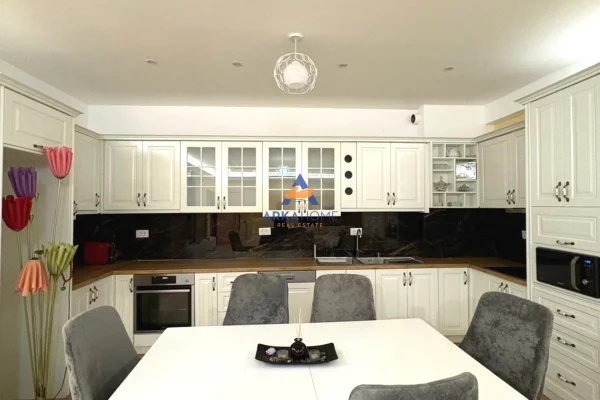 Appartamento in vendita a Tirana 2+1, Vuoto