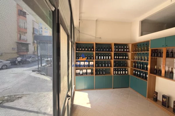 SHITET AMBJENT BIZNESI 103M2 "RRUGA GJERGJ LEGISI ISH DOGANA, LAPRAKE" 169.000 EURO (CMIMI I NEGOCIU