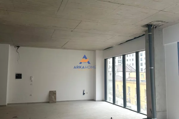 Ambient biznesi me qera 3+1 ne Tirane - 7,300 Euro