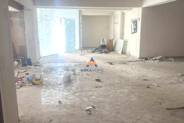 SHITET NJESI TREGETARE 262M2 "FRESK,PRANE KARBURANTIT GEGA OIL" 262.000 EURO