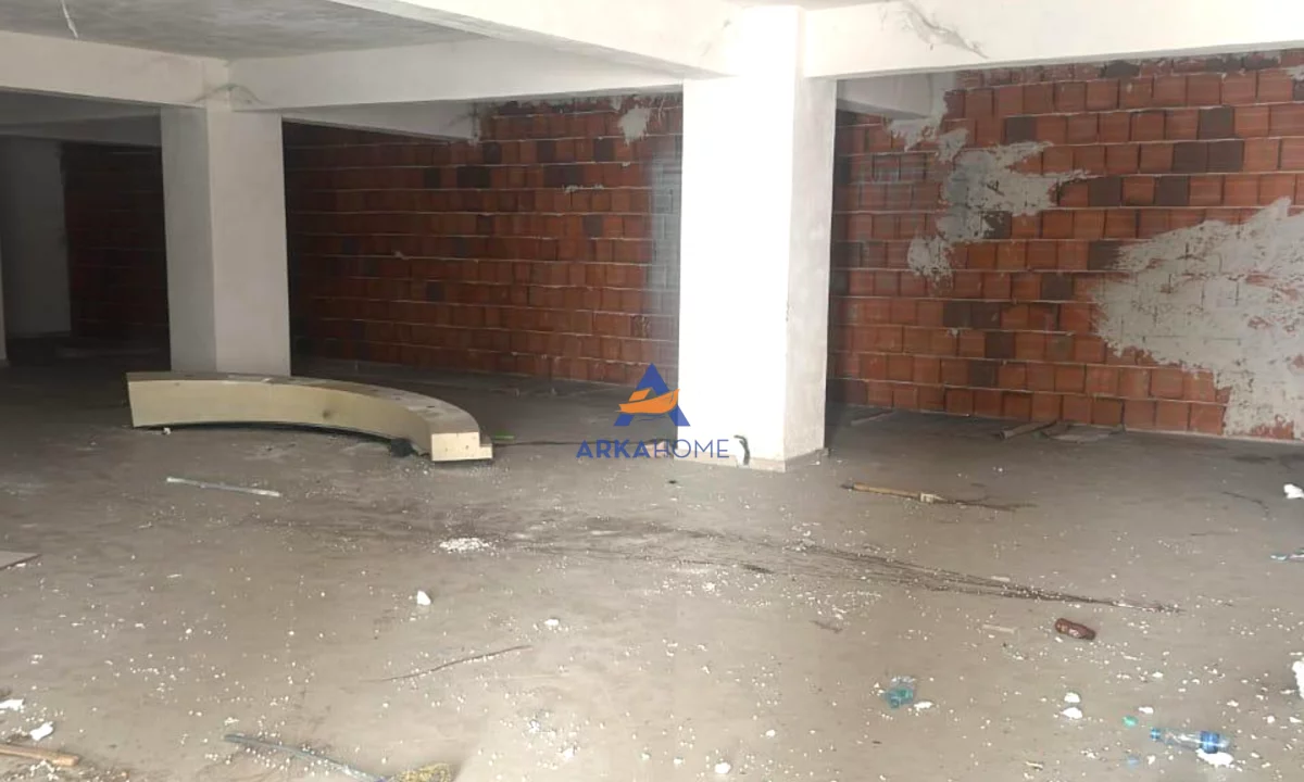 SHITET NJESI TREGETARE 262M2 "FRESK,PRANE KARBURANTIT GEGA OIL" 262.000 EURO