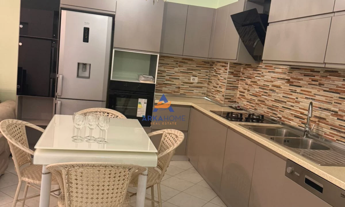 Appartamento in vendita a Tirana 1+1, Arredato