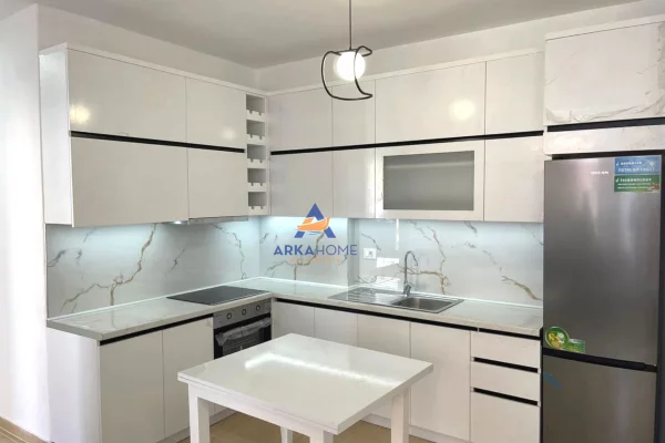 Shtepi me qera Apartament ne Tirane, 2+1, Mobilimi E mobiluar, Pagesa 650  Euro.