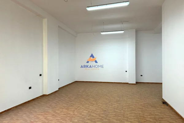 Ambient biznesi me qera 1+1 ne Tirane - 1,039 Euro