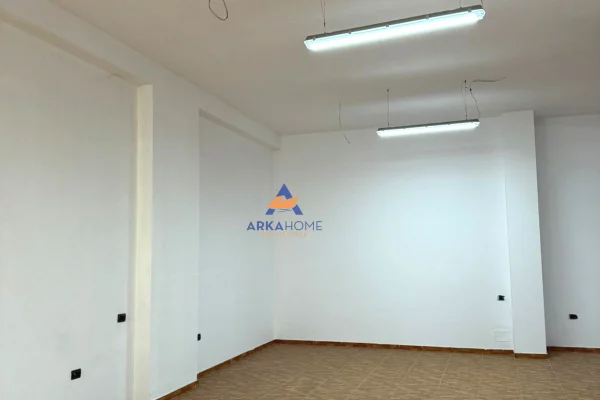 Ambient biznesi me qera 1+1 ne Tirane - 1,039 Euro