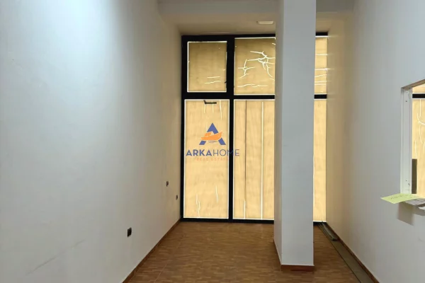 Ambient biznesi me qera 1+1 ne Tirane - 1,039 Euro