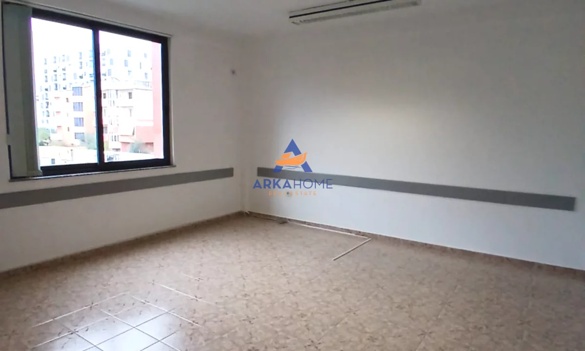 Apartment for rent in Tirana 5+1, Emty