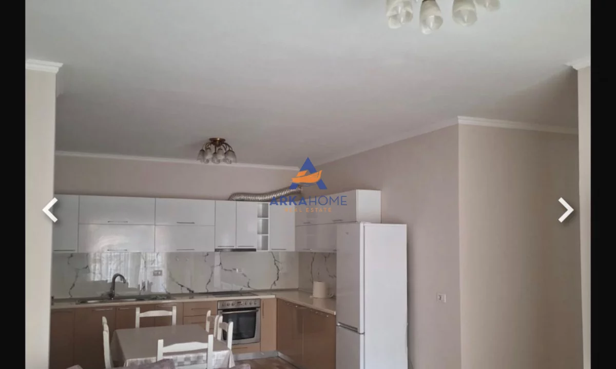 Appartamento in vendita a Tirana 2+1, Arredato