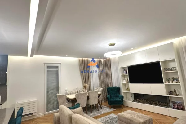 Appartamento in vendita a Tirana 3+1, Arredato