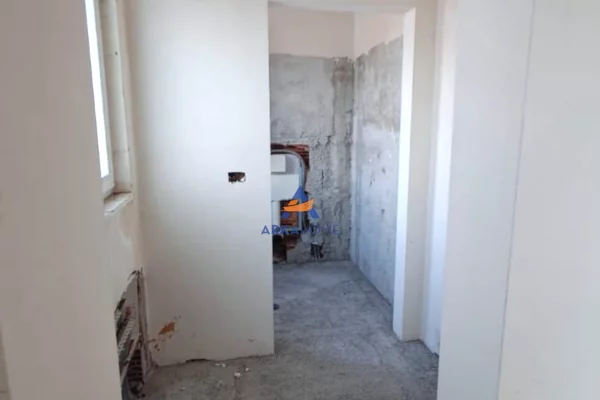 JEPET ME QIRA GODINE 3 KATSHE BASHKE ME ZYRA BIZNESI 1280 M2 " TIRANE VAQARR KM5" 13.000 EURO