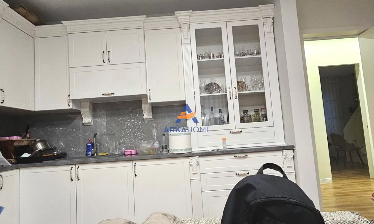 Appartamento in vendita a Tirana 2+1, Arredato