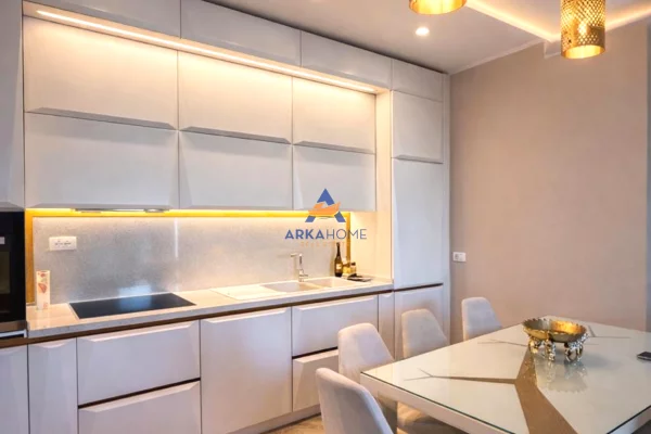 Appartamento in vendita a Tirana 1+1, Arredato