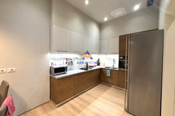 Appartamento in vendita a Tirana 3+1, Arredato