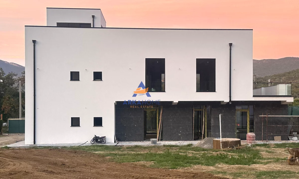 JEPET ME QERA NJESI SHERBIMI+TOKE NE BERZHITE 360M2 "BERZHITE" 3000 EURO