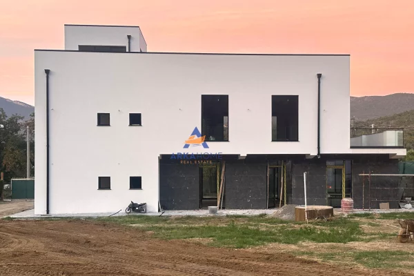 Ambient biznesi me qera 1+1 ne Tirane - 3,000 Euro