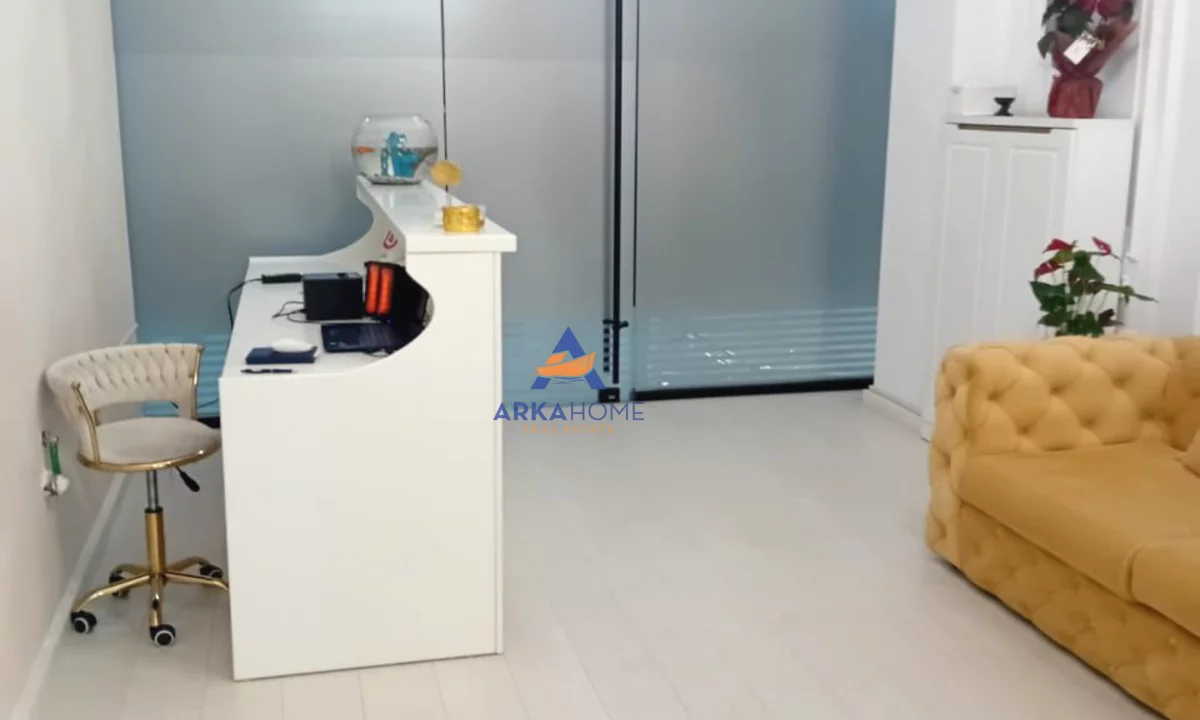 JEPET AMBJENT ME QERA 80M2 "RRUGA E KAVAJES" 1100 EURO