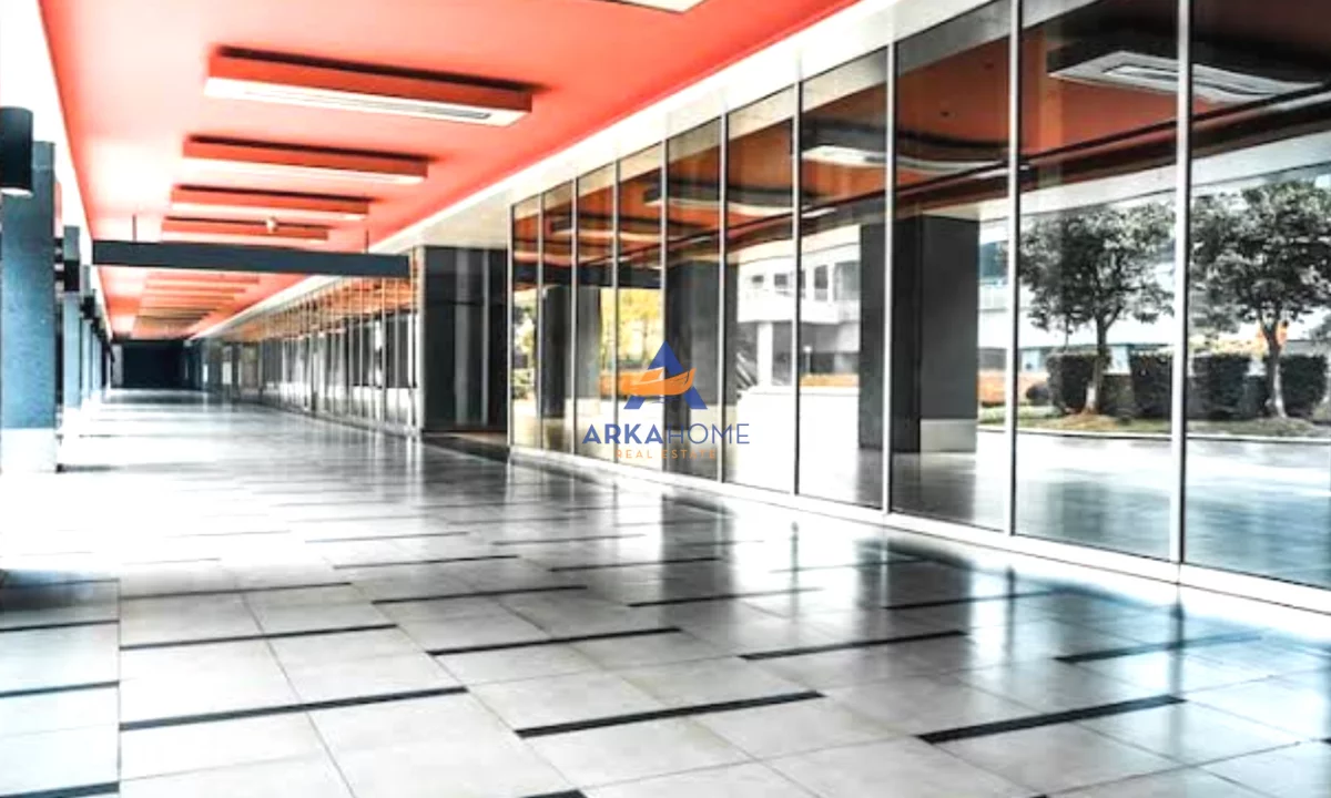 JEPET AMBIENT BIZNESI ME QERA 160M2 "TEK PAZARI I RI" 3500 EURO