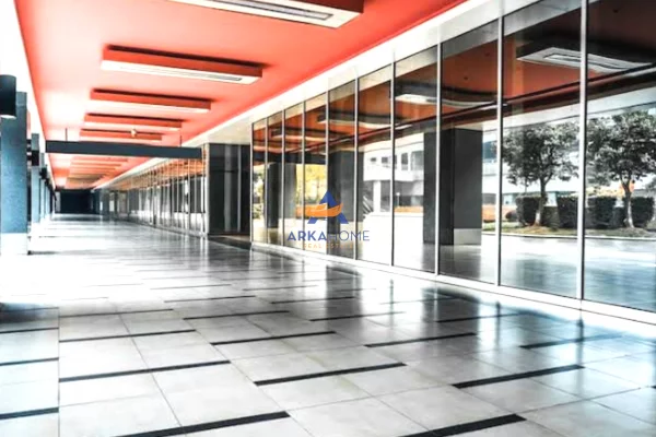 JEPET AMBIENT BIZNESI ME QERA 160M2 "TEK PAZARI I RI" 3500 EURO