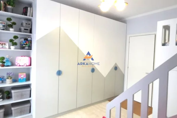 Appartamento in vendita a Tirana 2+1, Arredato