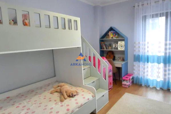 Appartamento in vendita a Tirana 2+1, Arredato