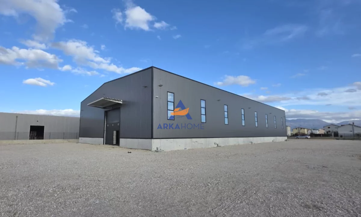 JEPET ME QERA KAPANON 1200M2 "NE RINAS" 4800 EURO