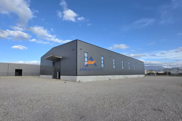 Ambient biznesi me qera 4+1 ne Tirane - 4,800 Euro