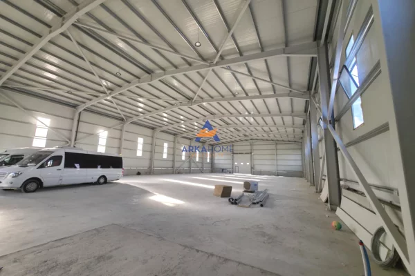 Ambient biznesi me qera 4+1 ne Tirane - 4,800 Euro