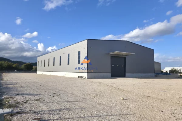 JEPET ME QERA KAPANON 1200M2 "NE RINAS" 4800 EURO