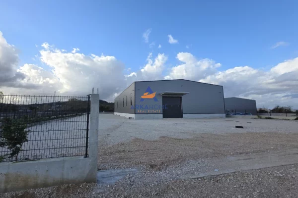 JEPET ME QERA KAPANON 1200M2 "NE RINAS" 4800 EURO