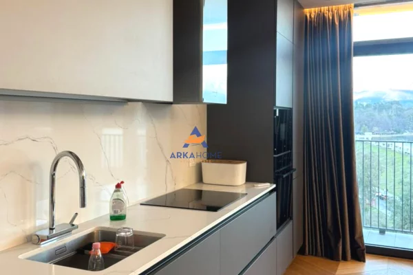 Appartamento in vendita a Tirana 2+1, Arredato