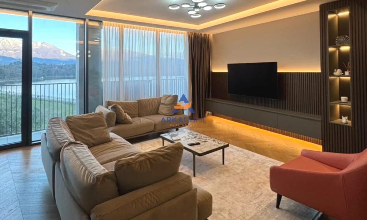 Appartamento in vendita a Tirana 2+1, Arredato