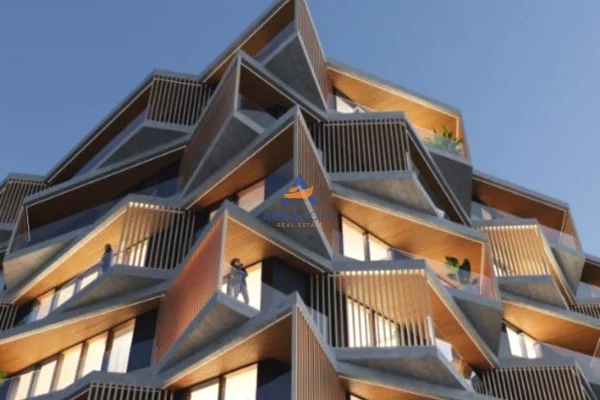 JEPET ME QERA AMBJENT BIZNES 83M2 "LIQENI I THATË" 150.000 LEKE