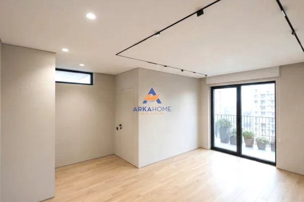 JEPET ME QERA AMBJENT BIZNES 83M2 "LIQENI I THATE" 150.000 LEKE