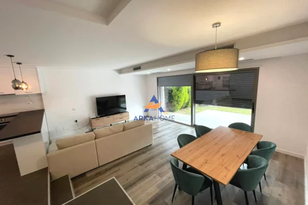 Villa di lusso in vendita a Tirana 3+1, Arredato