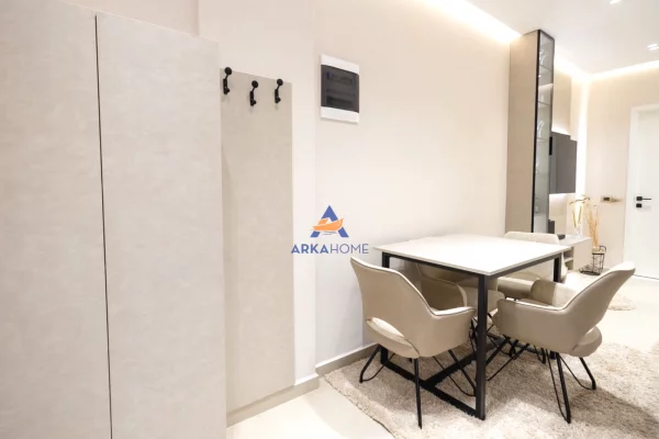 Shtepi ne shitje Apartament ne Vlore, 3+1, Mobilimi E mobiluar, Pagesa 215,000  Euro.