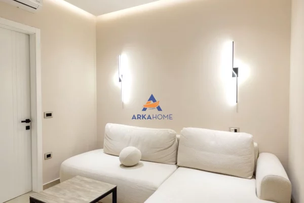 Shtepi ne shitje Apartament ne Vlore, 3+1, Mobilimi E mobiluar, Pagesa 215,000  Euro.