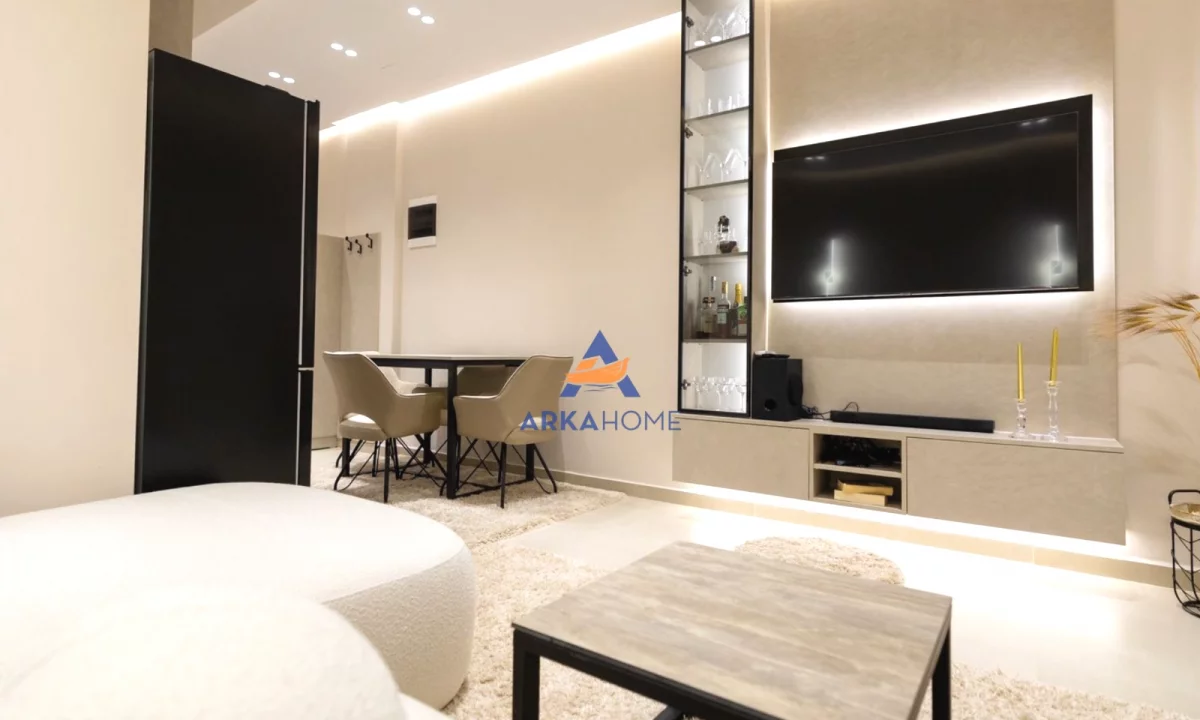 Shtepi ne shitje Apartament ne Vlore, 3+1, Mobilimi E mobiluar, Pagesa 215,000  Euro.