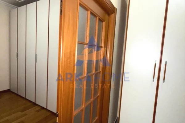 Appartamento in vendita a Tirana 2+1, Arredato