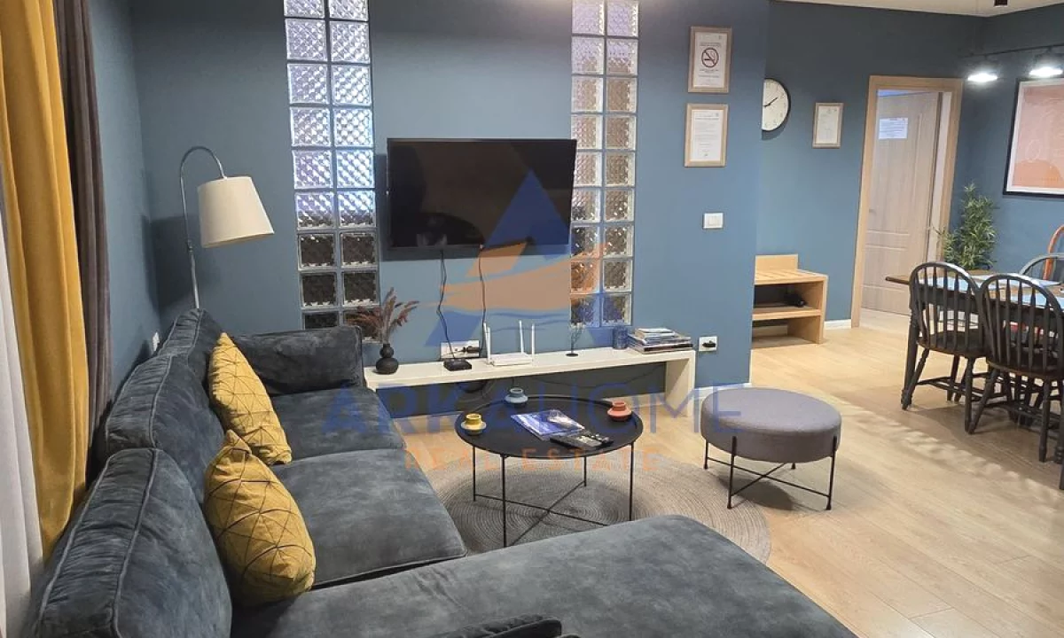 Appartamento in affitto a Tirana 2+1, Arredato