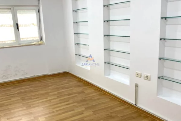 Ambient biznesi me qera 1+1 ne Tirane - 1,450 Euro