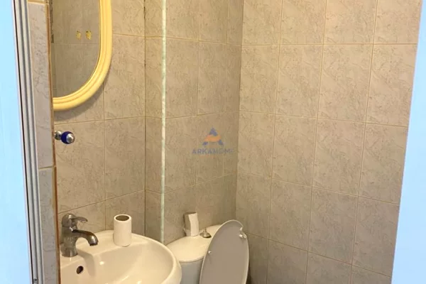 JEPET AMBJENT ME QERA 120 M2 "MBRAPA MUZEUT KOMBETAR" 140.000 LEKE