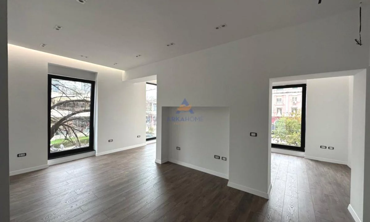 JEPET AMBIENT BIZNESI ME QERA 76M2 "RRUGA IBRAHIM RUGOVA" 1500 EURO