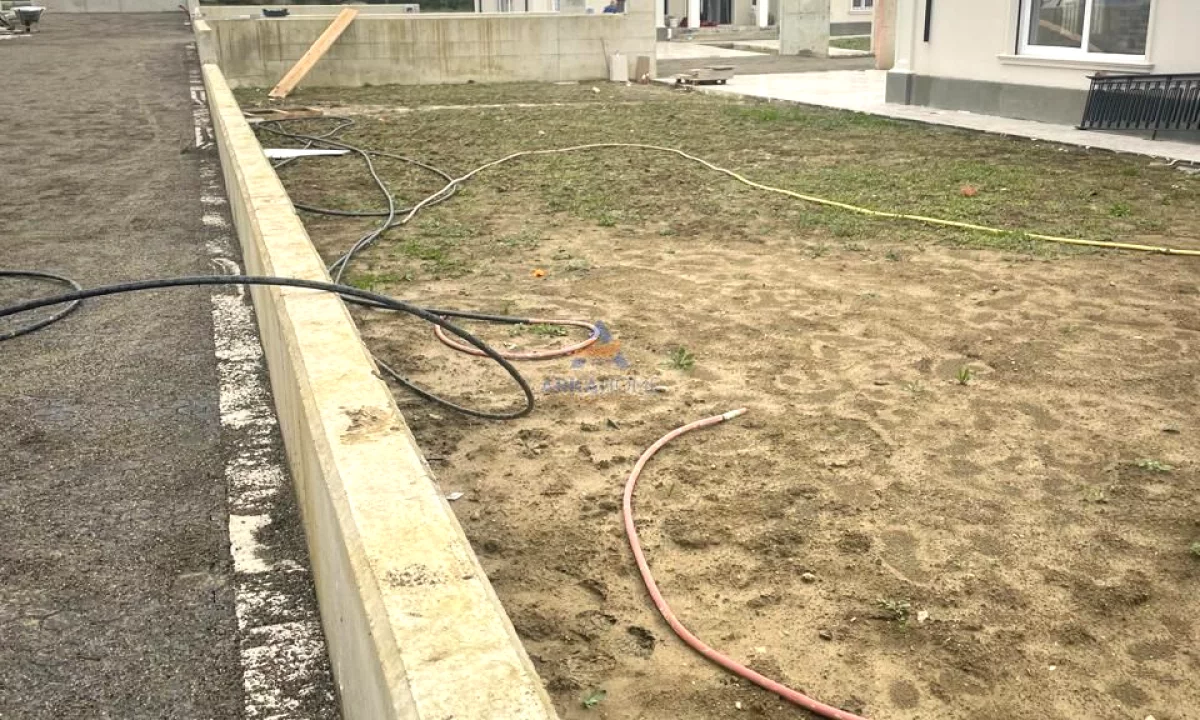 Appartamento in vendita a Tirana 3+1, Vuoto