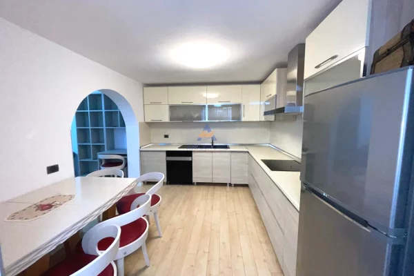 Appartamento in vendita a Tirana 1+1, Arredato