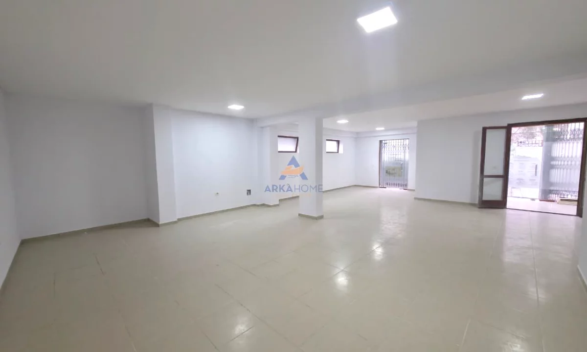 SHITET DHE JEPET ME QERA NJESI BIZNESI 90 M2 